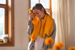 Urth Yarns Knitting Pattern - Chevron Scarf In Monokrom DK