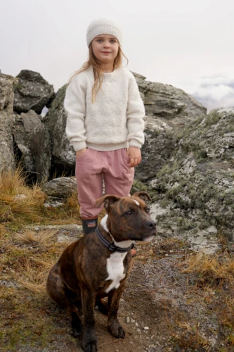 Lisa F LF43 - Alaska Sweater And Hat - Knitting Pattern 5 Lisa F LF43 - Alaska Sweater And Hat - Knitting Pattern - Image 3