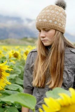 Lisa F Honey Cakes HC41 Tea Cup Hat Knitting Pattern