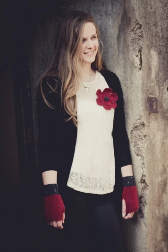 Lisa F HC09 - Poppy Rose Brooch & Mitts - Knitting Pattern 3 Lisa F HC09 - Poppy Rose Brooch & Mitts - Knitting Pattern