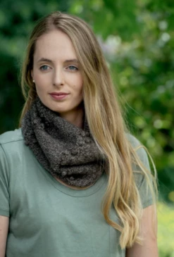 Lisa F Hc11 - Makenzie Cowl - Knitting Pattern