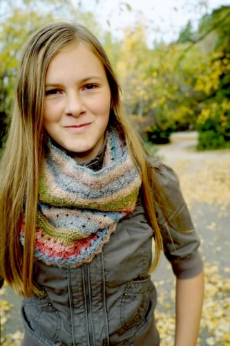 Lisa F HC37 - Vesper Cowl - Knitting Pattern 4 Lisa F HC37 - Vesper Cowl - Knitting Pattern - Image 2