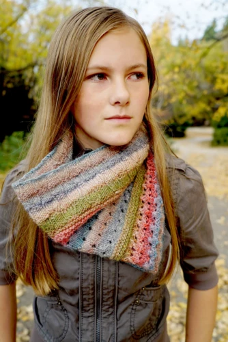 Lisa F HC37 - Vesper Cowl - Knitting Pattern 5 Lisa F HC37 - Vesper Cowl - Knitting Pattern - Image 3