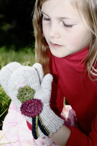 Lisa F LC10 - Secret Garden Mittens - Knitting Pattern 5 Lisa F LC10 - Secret Garden Mittens - Knitting Pattern - Image 3