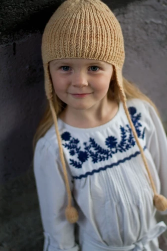 Lisa F LC24 - Ruby Hat - Knitting Pattern 5 Lisa F LC24 - Ruby Hat - Knitting Pattern - Image 3