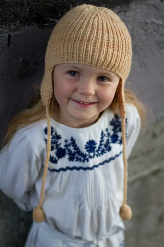 Lisa F LC24 - Ruby Hat - Knitting Pattern 3 Lisa F LC24 - Ruby Hat - Knitting Pattern