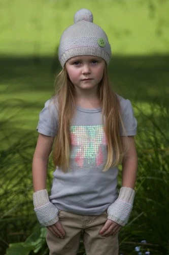 Lisa F LC28 - Lola Hat & Mitts - Knitting Pattern 4 Lisa F LC28 - Lola Hat & Mitts - Knitting Pattern - Image 2