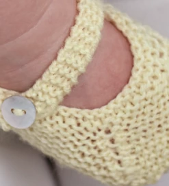 Sirdar 5261 Cardigan And Booties - Knitting Pattern 11 Sirdar 5261 Cardigan And Booties - Knitting Pattern -Cheap Knitting Needles Store sirdar5261closeupmed ff12cvyt.2ow